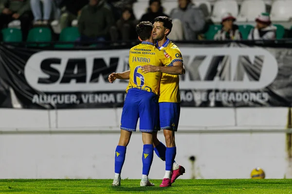 Jandro Orellana ve Alejandro Marques, Estadio Jose Gomes 'te (Maciej Rogowski / Ball Raw Images) CF Estrela Amadora ve GD Estoril praia takımları arasında oynanan Liga Portekiz maçında gol attıktan sonra kutlama yaparken görüldü.)