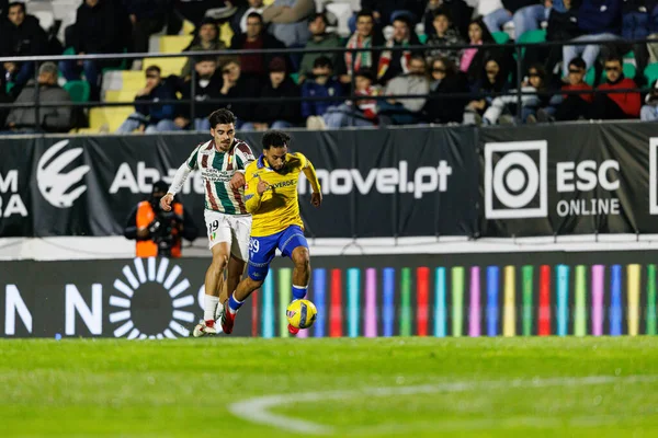 Paulo Moreira ve Rafik Guitane, Liga Portekiz maçı sırasında Estrela Amadora ve GD Estoril praia takımları arasında Estadio Jose Gomes 'de (Maciej Rogowski / Ball Raw Images) görüldü.)