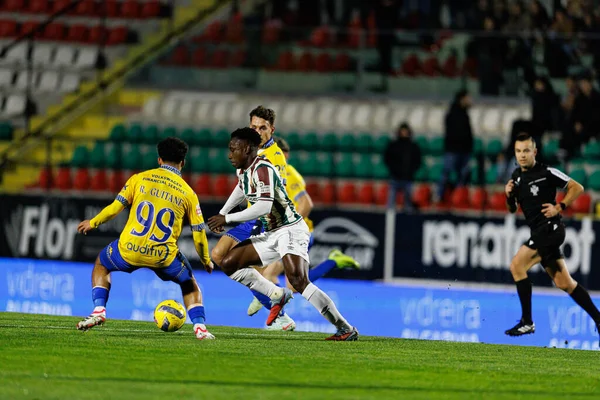 Rafik Guitane ve Alexandre Sola, Liga Portekiz maçı sırasında Estrela Amadora ve GD Estoril praia takımları arasında Estadio Jose Gomes 'de (Maciej Rogowski / Ball Raw Images) görüldü.)