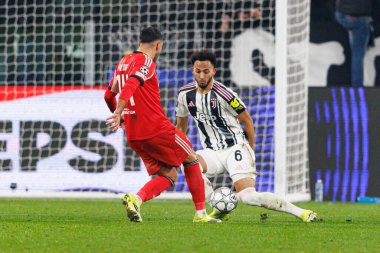 Vangelis Pavlidis ve Lloyd Kelly, Juventus FC ile SL Benfica (Maciej Rogowski / Ball Raw Images) arasındaki Şampiyonlar Ligi faz maçında)