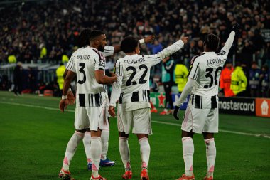 Juventus 'un oyuncuları Juventus FC ve SL Benfica (Maciej Rogowski / Ball Raw Images) arasındaki Şampiyonlar Ligi faz maçında gol üstüne gol atarken görüldü.)