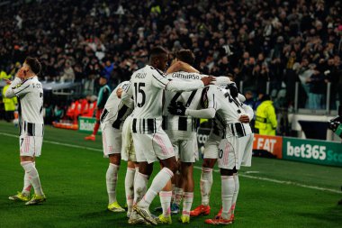 Juventus 'un oyuncuları Juventus FC ve SL Benfica (Maciej Rogowski / Ball Raw Images) arasındaki Şampiyonlar Ligi faz maçında gol üstüne gol atarken görüldü.)