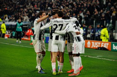 Juventus 'un oyuncuları Juventus FC ve SL Benfica (Maciej Rogowski / Ball Raw Images) arasındaki Şampiyonlar Ligi faz maçında gol üstüne gol atarken görüldü.)