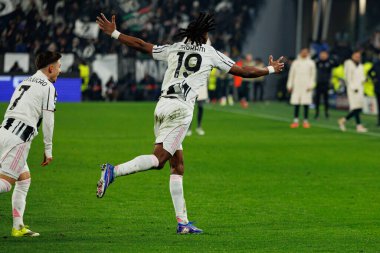 Francisco Conceicao ve Khephren Thuram, Juventus FC ve SL Benfica (Maciej Rogowski / Ball Raw Images) arasındaki Şampiyonlar Ligi faz maçında gol attıktan sonra kutlama yaparken görüldü.)