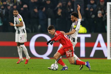 Georgiy Sudakov ve Lloyd Kelly, Juventus FC ile SL Benfica (Maciej Rogowski / Ball Raw Images) arasındaki Şampiyonlar Ligi faz maçında görüldü.)