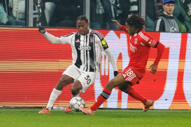 Jonathan David ve Leandro Barreiro, Juventus FC ile SL Benfica (Maciej Rogowski / Ball Raw Images) arasındaki Şampiyonlar Ligi faz maçında görüldü.)