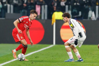 Amar Dediç ve Kenan Yıldız, Juventus FC ile SL Benfica (Maciej Rogowski / Ball Raw Images) arasındaki Şampiyonlar Ligi faz maçında görüldü.)