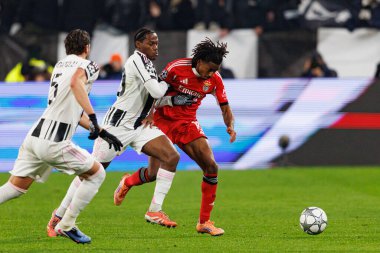 Jonathan David ve Leandro Barreiro, Juventus FC ile SL Benfica (Maciej Rogowski / Ball Raw Images) arasındaki Şampiyonlar Ligi faz maçında görüldü.)