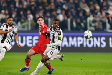 Georgiy Sudakov ve Pierre Kalulu, Juventus FC ile SL Benfica (Maciej Rogowski / Ball Raw Images) arasındaki Şampiyonlar Ligi faz maçında görüldü.)