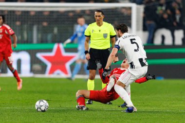 Gianluca Prestianni ve Manuel Locatelli, Juventus FC ile SL Benfica (Maciej Rogowski / Ball Raw Images) arasındaki Şampiyonlar Ligi faz maçında görüldü.)