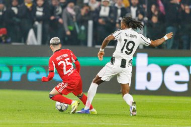 Gianluca Prestianni ve Khephren Thuram, Juventus FC ile SL Benfica (Maciej Rogowski / Ball Raw Images) arasındaki Şampiyonlar Ligi faz maçında görüldü.)