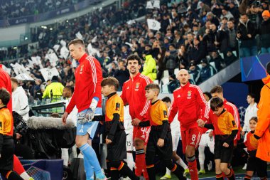Juventus FC ve SL Benfica (Maciej Rogowski / Ball Raw Images) arasındaki Şampiyonlar Ligi faz maçında Anatoliy Trubin, Tomas Araujo ve Fredrik Aursnes görüldü.)