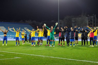 Estoril 'in oyuncuları Liga Portekiz maçı sırasında Estoril Praia ve Vitoria SC takımları arasında Estadio Antonio Coimbra da Mota (Maciej Rogowski / Ball Raw Images)