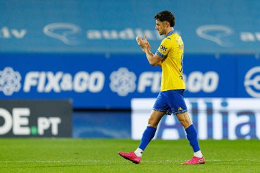Alejandro Marques, Liga Portekiz maçında GD Estoril Praia ve Vitoria SC takımları arasında Estadio Antonio Coimbra da Mota (Maciej Rogowski / Ball Raw Images) maçında gol attıktan sonra kutlama yaparken görüldü.)