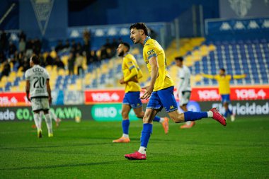 Alejandro Marques, Liga Portekiz maçında GD Estoril Praia ve Vitoria SC takımları arasında Estadio Antonio Coimbra da Mota (Maciej Rogowski / Ball Raw Images) maçında gol attıktan sonra kutlama yaparken görüldü.)