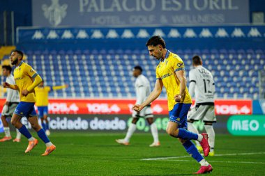Alejandro Marques, Liga Portekiz maçında GD Estoril Praia ve Vitoria SC takımları arasında Estadio Antonio Coimbra da Mota (Maciej Rogowski / Ball Raw Images) maçında gol attıktan sonra kutlama yaparken görüldü.)