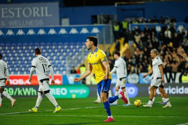 Alejandro Marques, Liga Portekiz maçında GD Estoril Praia ve Vitoria SC takımları arasında Estadio Antonio Coimbra da Mota (Maciej Rogowski / Ball Raw Images) maçında gol attıktan sonra kutlama yaparken görüldü.)