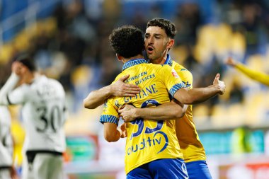 Rafik Guitane ve Alejandro Marques, Estadio Antonio Coimbra da Mota 'daki GD Estoril Praia ve Vitoria SC takımları arasında oynanan Liga Portekiz maçında gol attıktan sonra kutlama yaparken görüldü.)