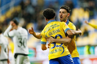 Rafik Guitane ve Alejandro Marques, Estadio Antonio Coimbra da Mota 'daki GD Estoril Praia ve Vitoria SC takımları arasında oynanan Liga Portekiz maçında gol attıktan sonra kutlama yaparken görüldü.)