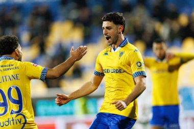 Alejandro Marques, Liga Portekiz maçında GD Estoril Praia ve Vitoria SC takımları arasında Estadio Antonio Coimbra da Mota (Maciej Rogowski / Ball Raw Images) maçında gol attıktan sonra kutlama yaparken görüldü.)