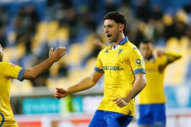 Alejandro Marques, Liga Portekiz maçında GD Estoril Praia ve Vitoria SC takımları arasında Estadio Antonio Coimbra da Mota (Maciej Rogowski / Ball Raw Images) maçında gol attıktan sonra kutlama yaparken görüldü.)