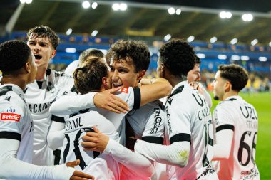 Vitoria 'nın oyuncuları Liga Portekiz maçında Matija Mitroviç' in Estoril Praia ve Vitoria SC takımları arasında Estadio Antonio Coimbra da Mota (Maciej Rogowski / Ball Raw Images)