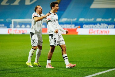 Samu ve Matija Mitroviç, Liga Portekiz maçında GD Estoril Praia ve Vitoria SC takımları arasında Estadio Antonio Coimbra da Mota (Maciej Rogowski / Ball Raw Images)