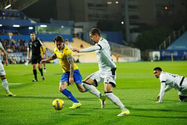 Ricard Sanchez ve Joao Mendes Liga Portekiz maçı sırasında GD Estoril Praia ve Vitoria SC takımları arasında Estadio Antonio Coimbra da Mota (Maciej Rogowski / Ball Raw Images)