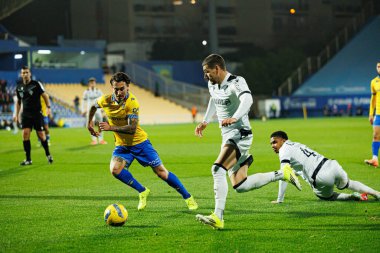 Ricard Sanchez ve Joao Mendes Liga Portekiz maçı sırasında GD Estoril Praia ve Vitoria SC takımları arasında Estadio Antonio Coimbra da Mota (Maciej Rogowski / Ball Raw Images)