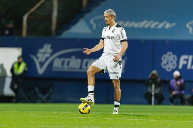Rodrigo Abascal Liga Portekiz maçı sırasında Estoril Praia ve Vitoria SC takımları arasında Estadio Antonio Coimbra da Mota 'da görüldü (Maciej Rogowski / Ball Raw Images)