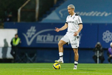 Rodrigo Abascal Liga Portekiz maçı sırasında Estoril Praia ve Vitoria SC takımları arasında Estadio Antonio Coimbra da Mota 'da görüldü (Maciej Rogowski / Ball Raw Images)
