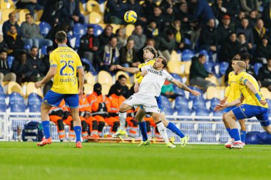 Samu ve Jordan Holsgrove, Liga Portekiz maçı sırasında Estoril Praia ve Vitoria SC takımları arasında Estadio Antonio Coimbra da Mota (Maciej Rogowski / Ball Raw Images)