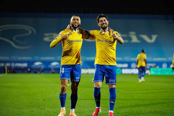 Yanis Begraoui ve Pizzi, Liga Portekiz maçında GD Estoril Praia ve Vitoria SC takımları arasında Estadio Antonio Coimbra da Mota (Maciej Rogowski / Ball Raw Images)