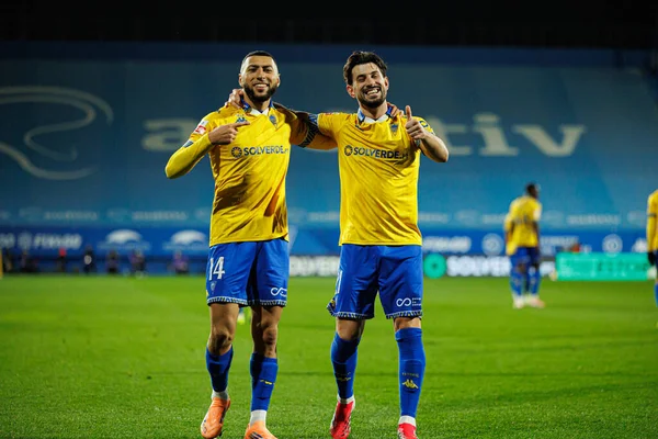 Yanis Begraoui ve Pizzi, Liga Portekiz maçında GD Estoril Praia ve Vitoria SC takımları arasında Estadio Antonio Coimbra da Mota (Maciej Rogowski / Ball Raw Images)