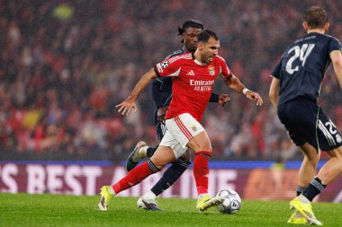 Vangelis Pavlidis ve Eduardo Camavinga SL Benfica ile Real Madrid CF (Maciej Rogowski / Ball Raw Images) arasındaki Şampiyonlar Ligi faz maçında görüldü.)