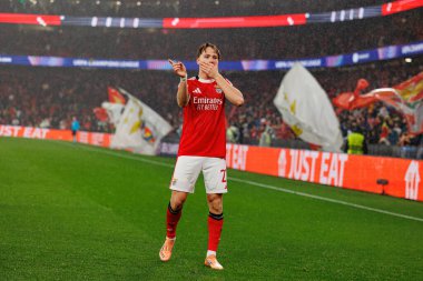 Andreas Schjelderup, SL Benfica ve Real Madrid CF (Maciej Rogowski / Ball Raw Images) arasındaki Şampiyonlar Ligi faz maçında gol attıktan sonra kutlama yaparken görüldü.)