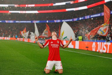 Andreas Schjelderup, SL Benfica ve Real Madrid CF (Maciej Rogowski / Ball Raw Images) arasındaki Şampiyonlar Ligi faz maçında gol attıktan sonra kutlama yaparken görüldü.)