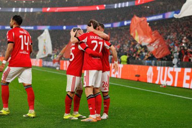 Andreas Schjelderup, SL Benfica ve Real Madrid CF (Maciej Rogowski / Ball Raw Images) arasındaki Şampiyonlar Ligi faz maçında gol attıktan sonra kutlama yaparken görüldü.)