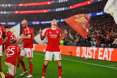 Andreas Schjelderup, SL Benfica ve Real Madrid CF (Maciej Rogowski / Ball Raw Images) arasındaki Şampiyonlar Ligi faz maçında gol attıktan sonra kutlama yaparken görüldü.)