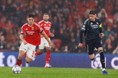Georgiy Sudakov ve Federico Valverde SL Benfica ve Real Madrid CF (Maciej Rogowski / Ball Raw Images) arasındaki Şampiyonlar Ligi faz maçında görüldü)