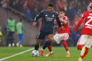 Jude Bellingham ve Amar Dediç SL Benfica ile Real Madrid CF (Maciej Rogowski / Ball Raw Images) arasındaki Şampiyonlar Ligi faz maçında görüldü)