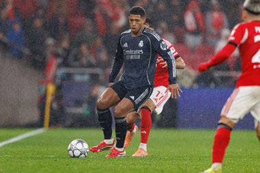 Jude Bellingham SL Benfica ve Real Madrid CF (Maciej Rogowski / Ball Raw Images) arasındaki Şampiyonlar Ligi faz maçında görüldü)