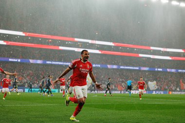 Vangelis Pavlidis, SL Benfica ile Real Madrid CF (Maciej Rogowski / Ball Raw Images) arasındaki Şampiyonlar Ligi faz maçında attığı golün ardından kutlama yaparken görülüyor.)