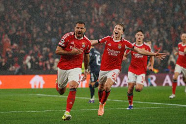 Vangelis Pavlidis ve Andreas Schjelderup SL Benfica ile Real Madrid CF (Maciej Rogowski / Ball Raw Images) arasındaki Şampiyonlar Ligi faz maçında gol attıktan sonra kutlama yaparken görüldü.)