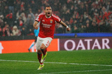 Vangelis Pavlidis, SL Benfica ile Real Madrid CF (Maciej Rogowski / Ball Raw Images) arasındaki Şampiyonlar Ligi faz maçında attığı golün ardından kutlama yaparken görülüyor.)