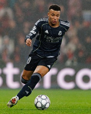 SL Benfica ve Real Madrid CF (Maciej Rogowski / Ball Raw Images) arasındaki Şampiyonlar Ligi faz maçında Kylian Mbappe görüldü)