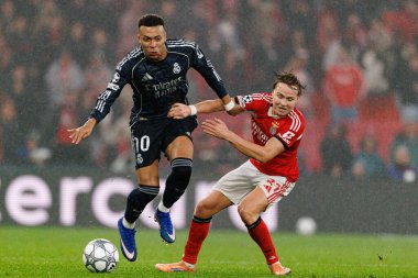 Kylian Mbappe ve Andreas Schjelderup SL Benfica ve Real Madrid CF (Maciej Rogowski / Ball Raw Images) arasında Şampiyonlar Ligi faz maçında görüldüler.)