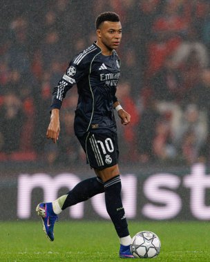 SL Benfica ve Real Madrid CF (Maciej Rogowski / Ball Raw Images) arasındaki Şampiyonlar Ligi faz maçında Kylian Mbappe görüldü)