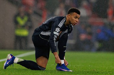 SL Benfica ve Real Madrid CF (Maciej Rogowski / Ball Raw Images) arasındaki Şampiyonlar Ligi faz maçında Kylian Mbappe görüldü)