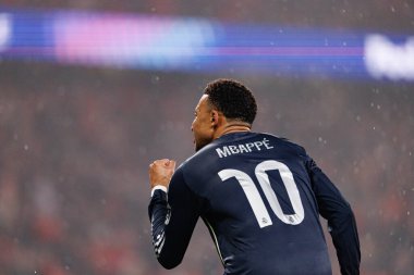 Kylian Mbappe, SL Benfica ve Real Madrid CF (Maciej Rogowski / Ball Raw Images) arasındaki Şampiyonlar Ligi faz maçında gol üstüne gol atarken görüldü)